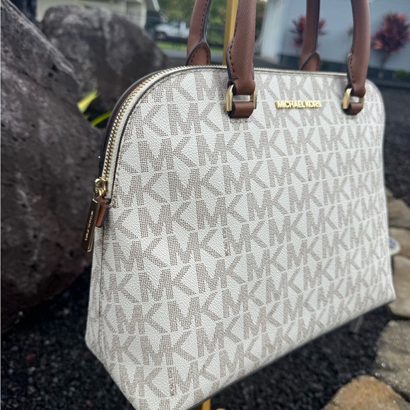 Michael Kors Signature Dome Satchel Vanilla Brown Crossbody Strap Minor Flaws - Picture 3 of 16